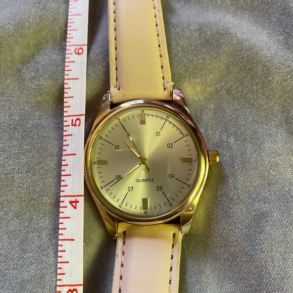 Ladies fashion gold tone watch with quartz face, and a cream faux leather band. - Picture 11 of 11